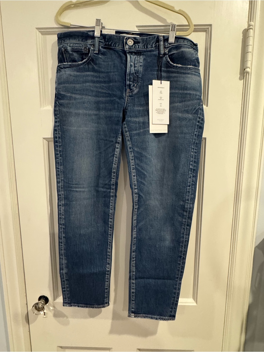Moussy Slim Cropped Okahumpka Tapered Jeans in Dark Blue Wash